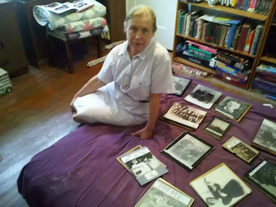 Lois Lemley with photographs